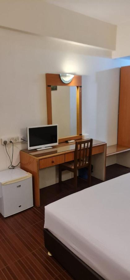 Paradise Hotel Tanjung Pinang Esterno foto