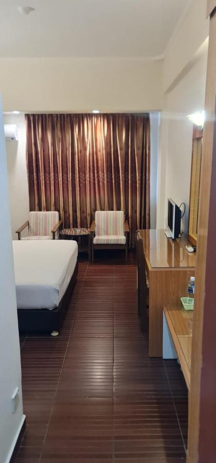 Paradise Hotel Tanjung Pinang Esterno foto