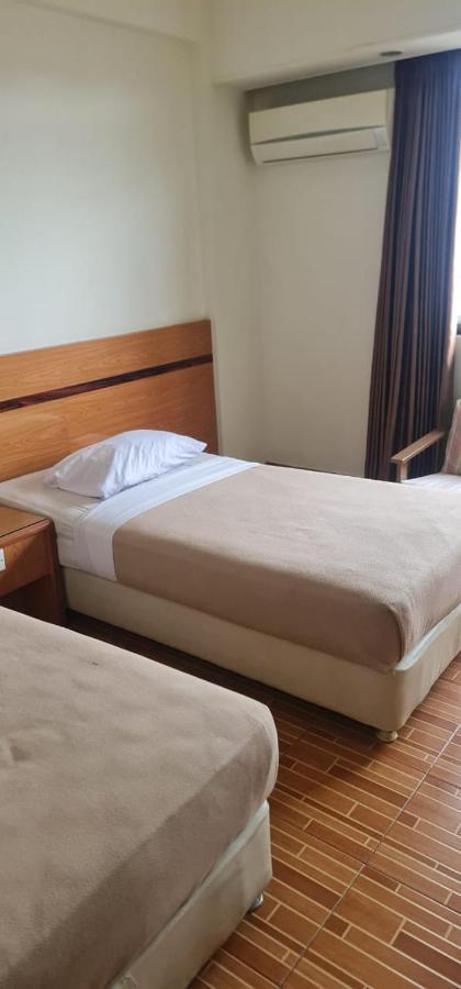 Paradise Hotel Tanjung Pinang Esterno foto