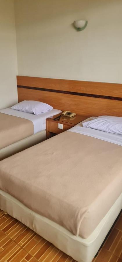 Paradise Hotel Tanjung Pinang Esterno foto