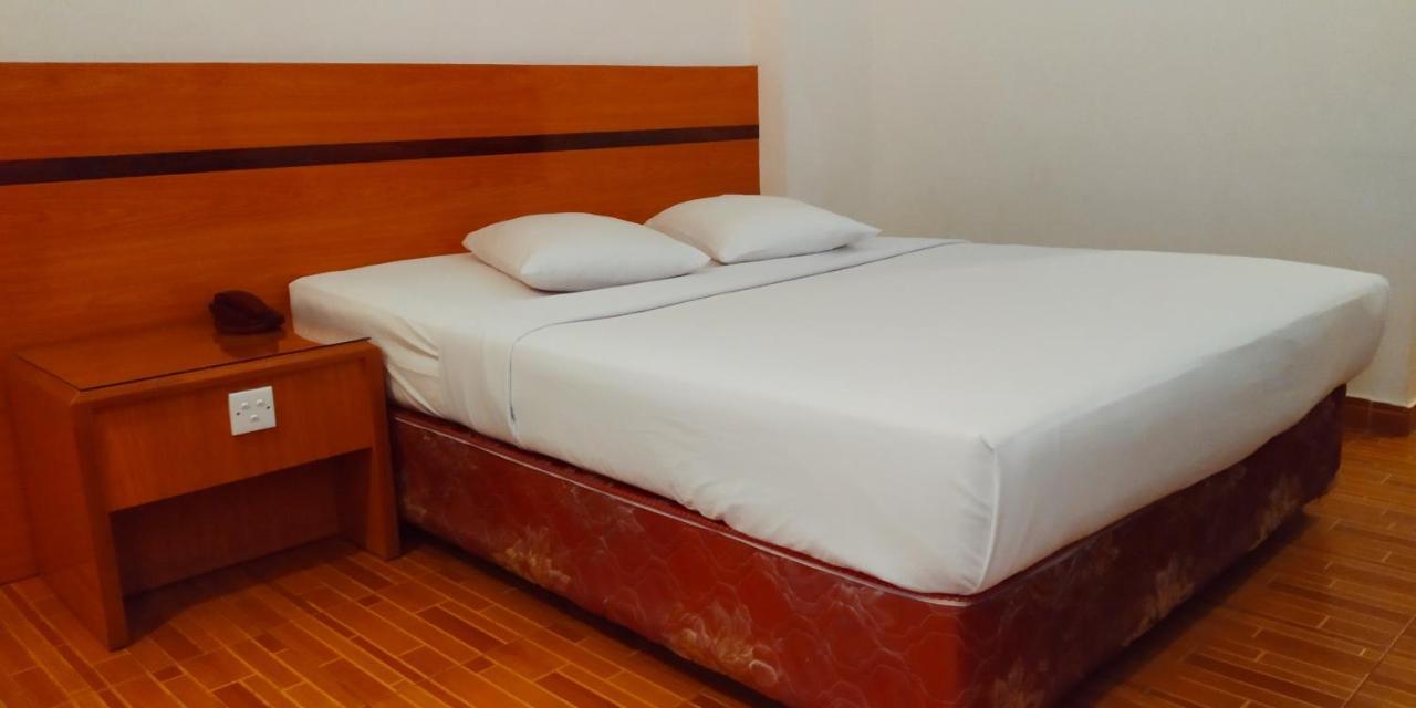 Paradise Hotel Tanjung Pinang Esterno foto