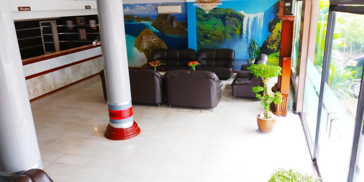 Paradise Hotel Tanjung Pinang Esterno foto