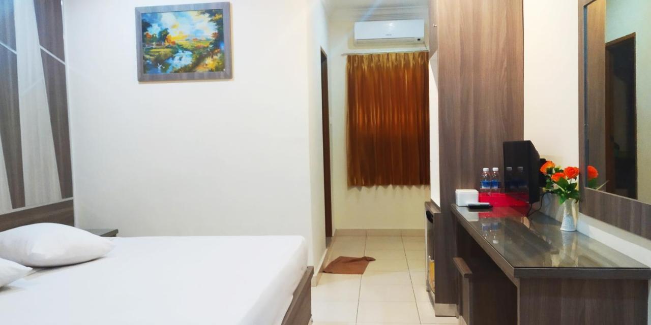 Paradise Hotel Tanjung Pinang Esterno foto