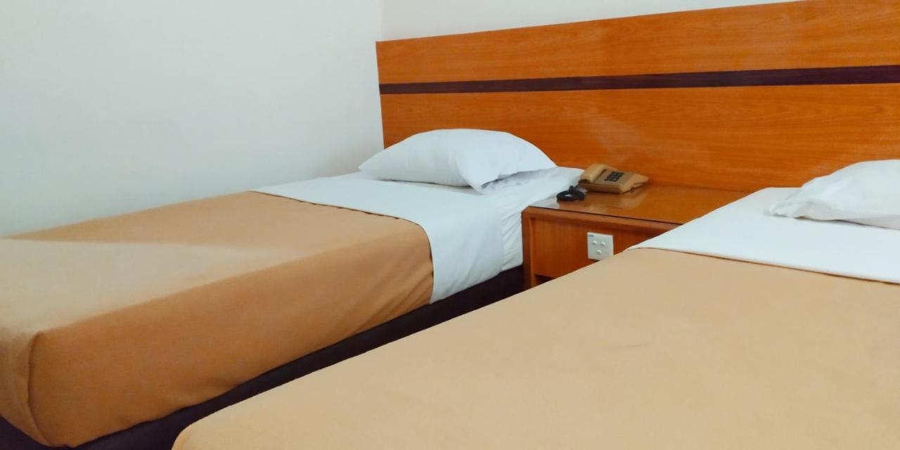 Paradise Hotel Tanjung Pinang Esterno foto