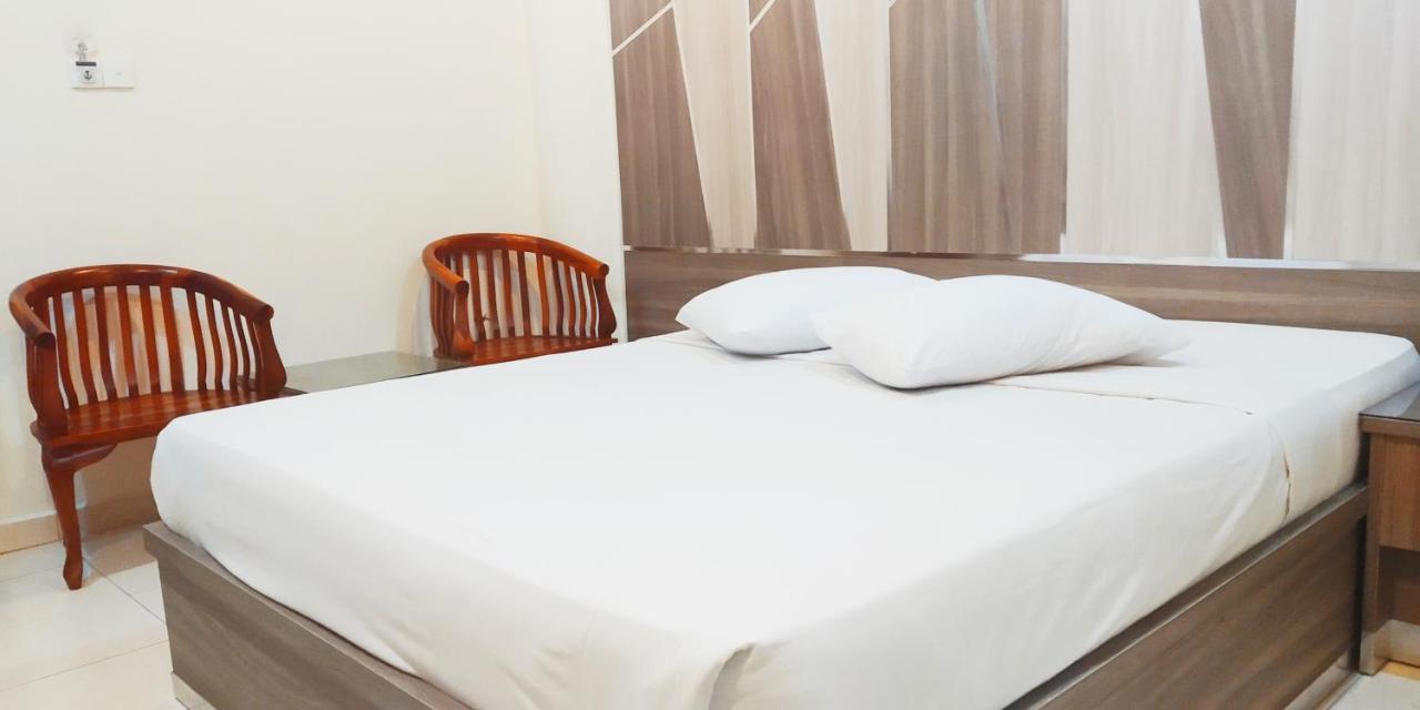 Paradise Hotel Tanjung Pinang Esterno foto