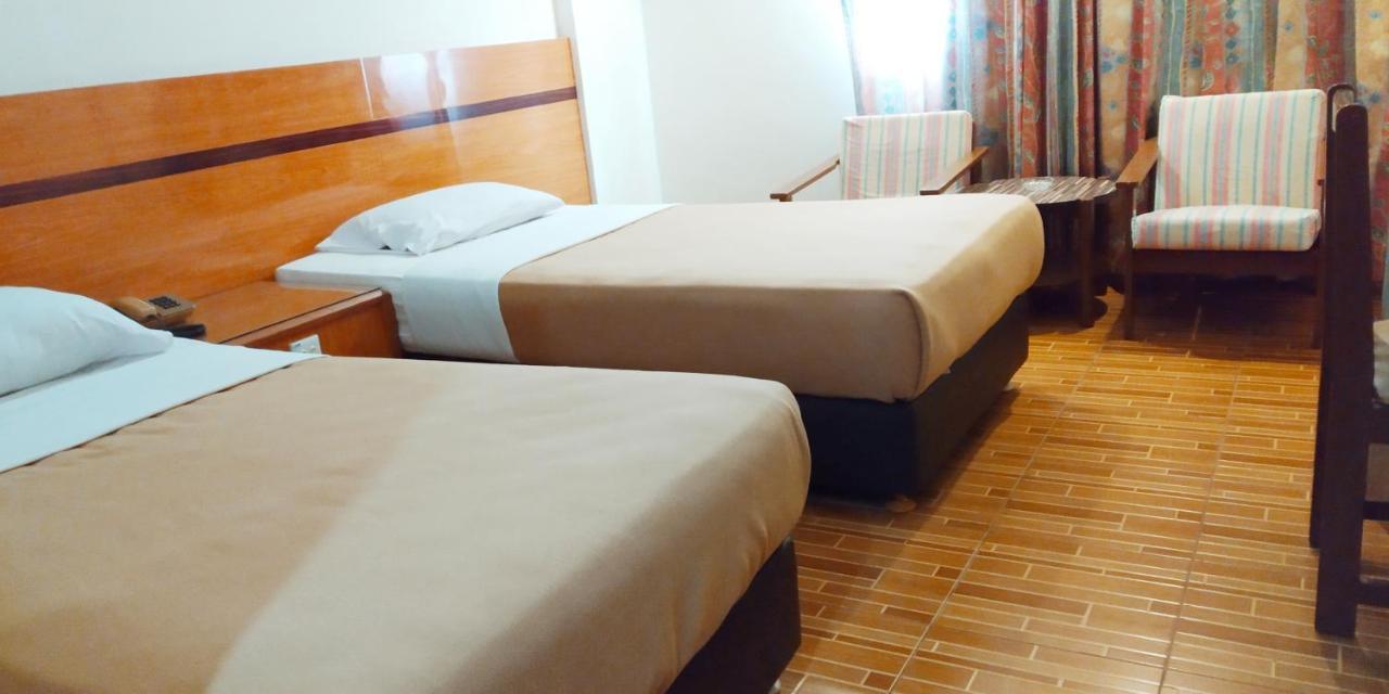 Paradise Hotel Tanjung Pinang Esterno foto
